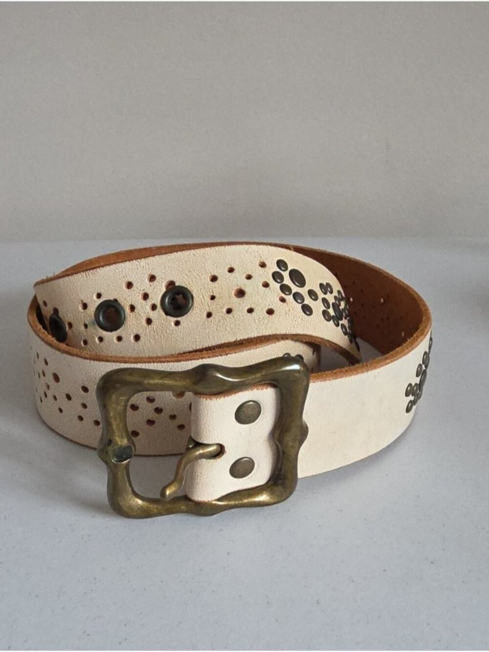 GUESS | Cream Leather Belt Brass Grommets Buckle